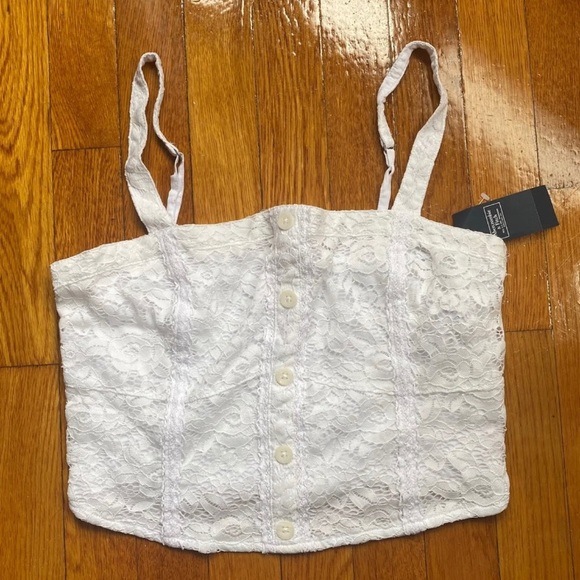 Abercrombie & Fitch Tops - NWT Abercrombie and Fitch cropped lace cami size m